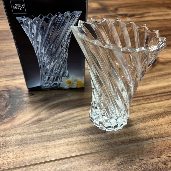 Mikasa Clear Crystal Cut Glass 'vision' Bud Vase 5 Inches Tall - Picture 1 of 6